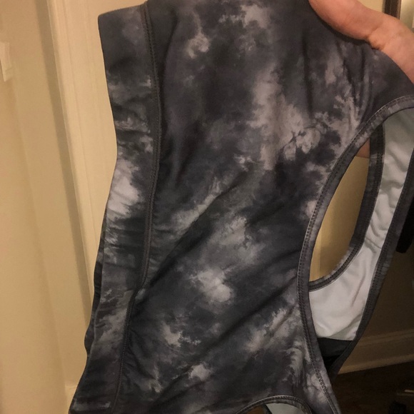 Matching workout set: medium bra & legging - Picture 4 of 7